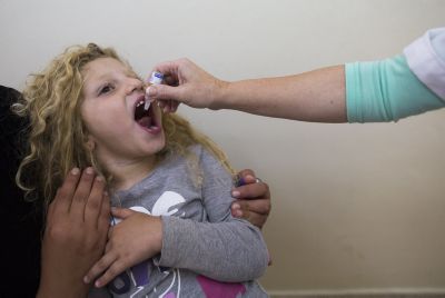 הרב אבינר: חובה לחסן את הילדים נגד פוליו