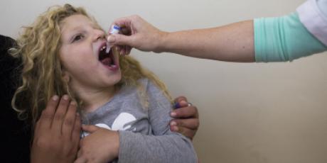 הרב אבינר: חובה לחסן את הילדים נגד פוליו