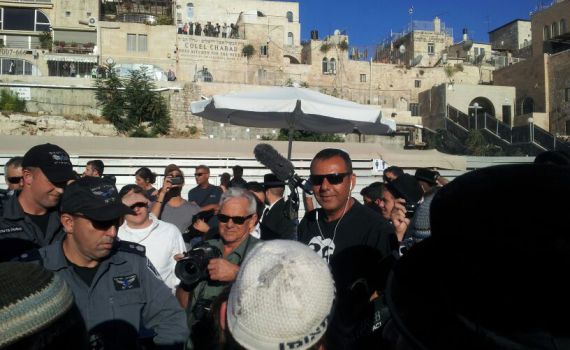 אלפי תלמידות חרדיות מול נשות הכותל