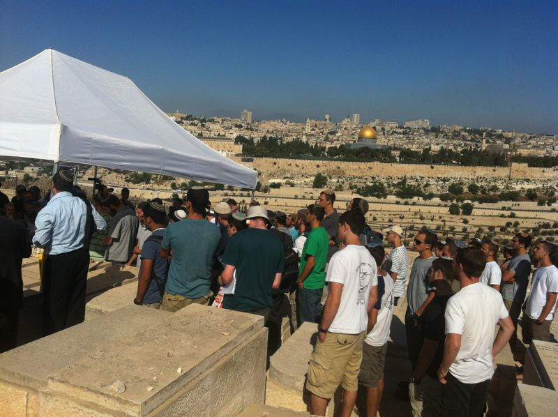 ג' באלול: אלפים על ציון קברו של הראי"ה קוק זצ"ל