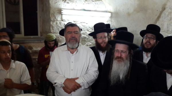 אח האדמו"ר מנדבורנה ו-2,500 איש עלו לקבר יוסף