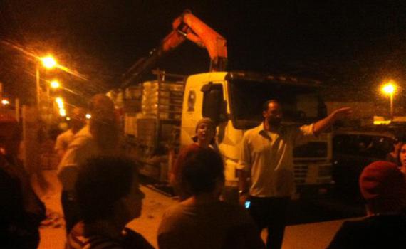 צפו במגורשים מונעים פינוי כיתות מניצן