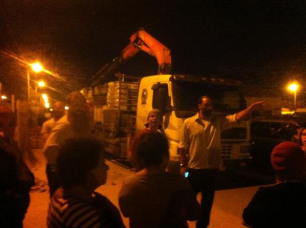 צפו במגורשים מונעים פינוי כיתות מניצן