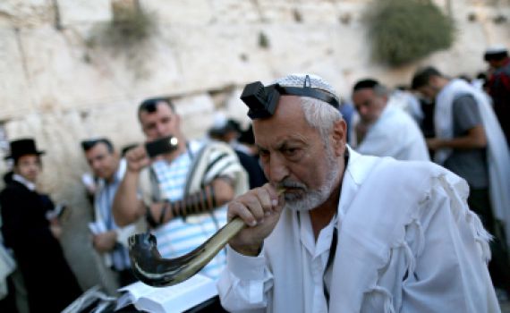 שו"ת סמס: האם אשכנזי יכול להצטרף לסליחות של הספרדים בשביל החוויה?