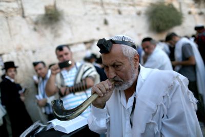 שו"ת סמס: האם אשכנזי יכול להצטרף לסליחות של הספרדים בשביל החוויה?