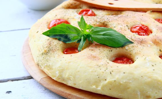 עונג שבת בצהריים: מתכון לפוקצ'ה ופסטו