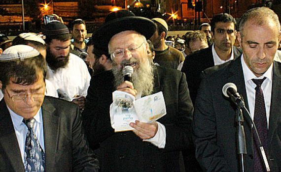 שמע קולנו: עשרים אלף איש ב'סליחות' עם הרב אליהו