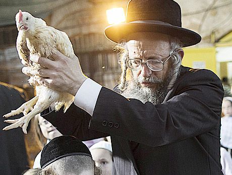 זה התרנגול ילך למיתה: צפו בכפרות בירושלים