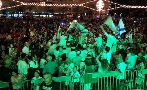 ימות המשיח: כחמשת אלפים רוקדים בהקפות שניות בכיכר רבין בתל אביב