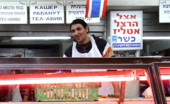 הרב אבינר: לא צריך לקנות עופות מהדרין