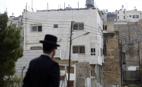 דיון במשרד הביטחון: לקדם כניסת יהודים לבית המכפלה