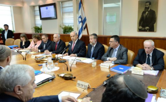 שרי התנועה התנגדו: בנט הציע לבטל את החוקים ביו"ש