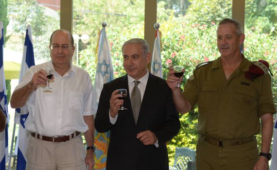 נתניהו ויעלון החליטו: כהונת הרמטכ"ל תוארך בשנה