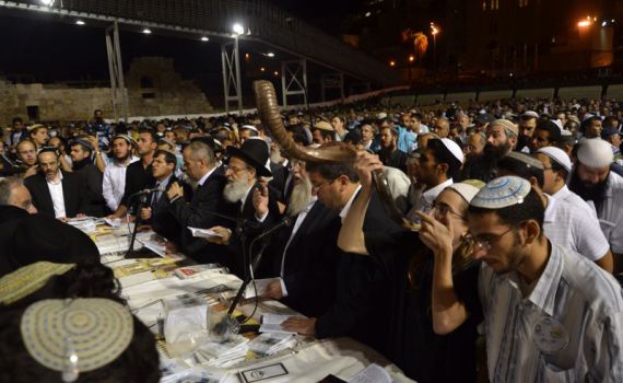 גלריית ענק: עשרים אלף איש בסליחות בכותל המערבי