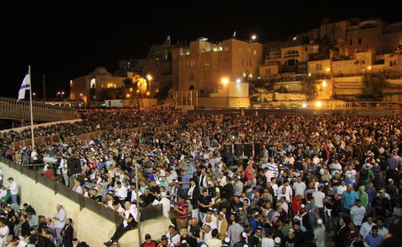 ונסלח לכל עדת בני ישראל: שידור ישיר מהסליחות ההמוניות ברחבת הכותל המערבי