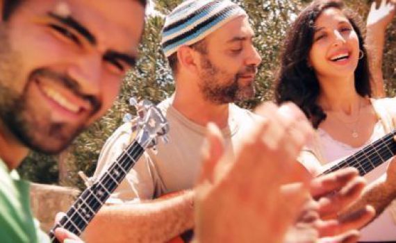 'שיר חדש': רואי לוי כבר לא שוטה הנבואה