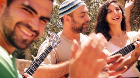 'שיר חדש': רואי לוי כבר לא שוטה הנבואה