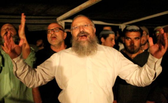 הרב שמואל אליהו במעמד הסליחות בהריסות חומש: "יקום כאן ישוב לתפארת"