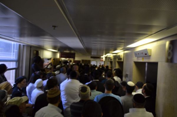 גלריה: התפילות בבית החולים לרפואת הרב יוסף