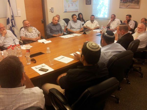 בנט נפגש עם ראשי הישיבות הציוניות: 65 מיליון שקלים יועברו בשבוע הבא