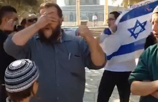 צפו: יהודים אומרים 'שמע ישראל' בהר הבית ונעצרים