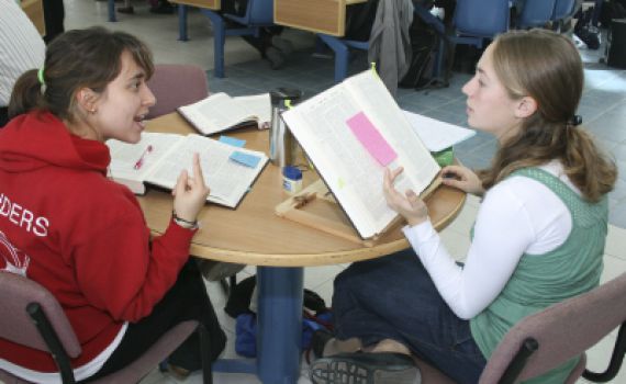 הבנות הדתיות מצטרפות ללימוד הרמב"ם היומי