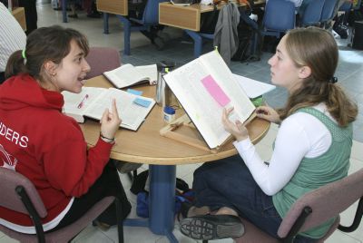 הבנות הדתיות מצטרפות ללימוד הרמב"ם היומי
