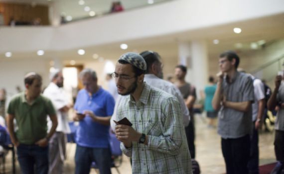 בגלל האיום על ארץ ישראל: רבנים קוראים להוסיף תפילה לשלמות הארץ