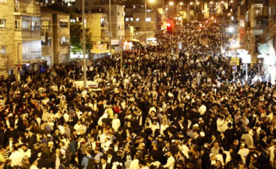 מסע הלוויה: למעלה מ-600,000 משתתפים