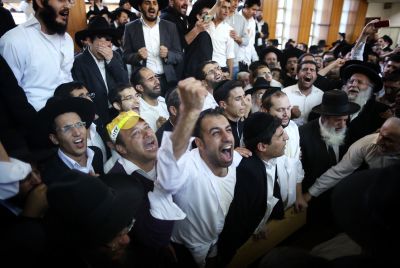 הרב בן דהן והשר אורי אריאל הותקפו במסע ההלוויה