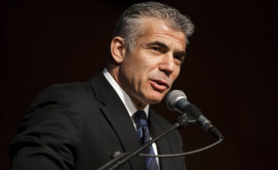 לפיד: "עשרות אלפי מתנחלים יפונו"