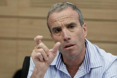 ח"כ שטרן הותקף בבית הכנסת "זה בשביל הרב ליאור"