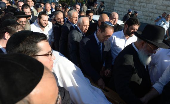 מיטתו של הרב יוסף הגיעה לישיבת פורת יוסף: מסע הלוויה ייצא בשעה 18:00