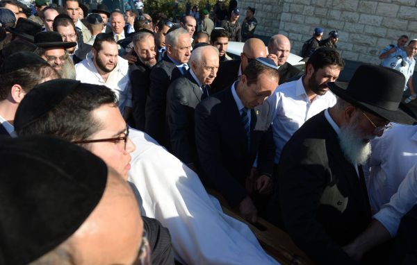 מיטתו של הרב יוסף הגיעה לישיבת פורת יוסף: מסע הלוויה ייצא בשעה 18:00