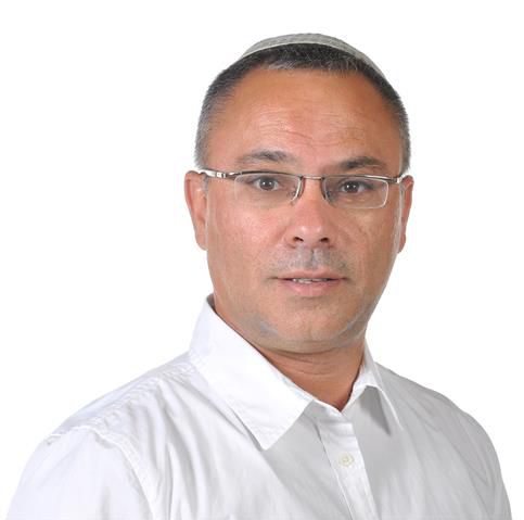 "כולם לבשו כיפות כדי לקבל את תמיכת ש"ס וחב"ד"