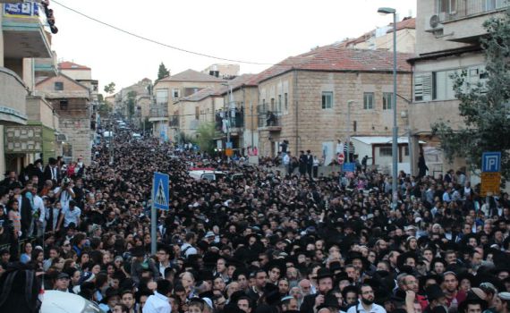 גלריית תמונות: מאות אלפים גודשים את הרחובות