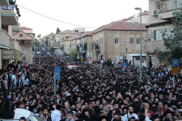 גלריית תמונות: מאות אלפים גודשים את הרחובות