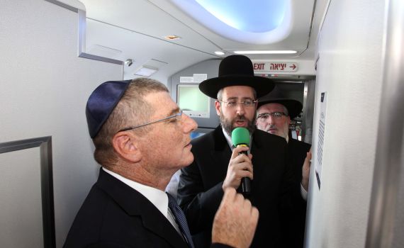 למה הרב הראשי לישראל מתעסק בשטויות?