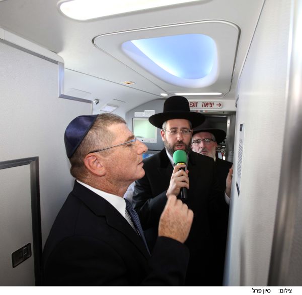 למה הרב הראשי לישראל מתעסק בשטויות?