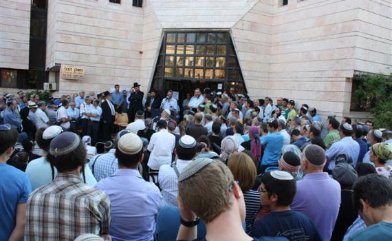 תמונות מהלווית הרב אברהם צוקרמן זצ"ל