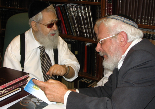 ש"ס גרמו נזק לרב עובדיה בחסימתו בפני בעלי הלכה ובהשתלטות העסקנים סביבו