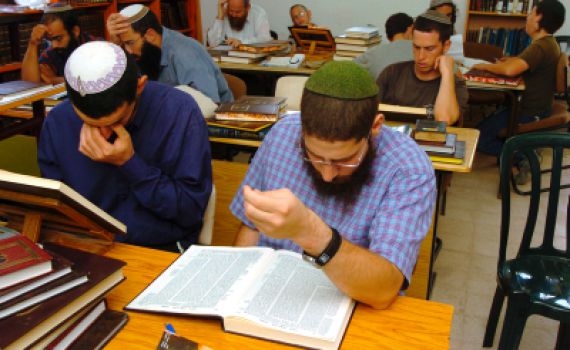 פשרה: מימון תלמידי מחו"ל תמורת שיעורים בציונות