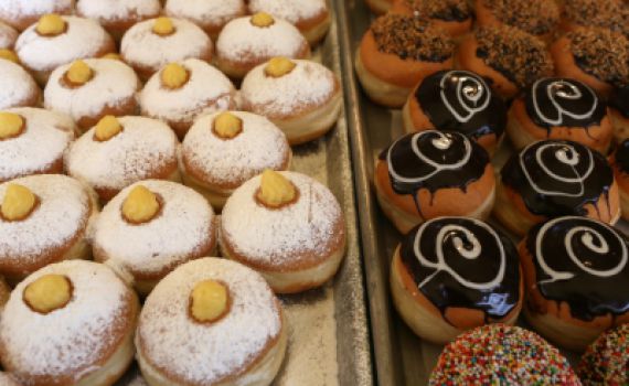 זהירות: סופגניות חלביות ופחיות קריסטל ללא הכשר