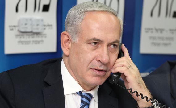 צפו בנתניהו מתקשר לברך את היורד שזכה בפרס נובל