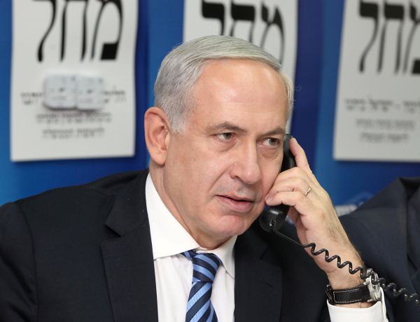 צפו בנתניהו מתקשר לברך את היורד שזכה בפרס נובל