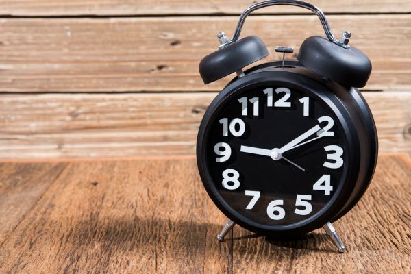 קמתם שעה מאוחר? הסלולרי שלכם עודכן לשעון חורף