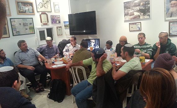 ההנהגה הצעירה מקימה את מטה השטח של המפלגה