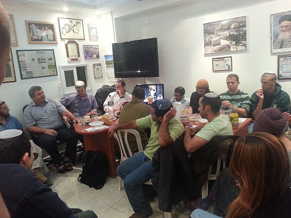 ההנהגה הצעירה מקימה את מטה השטח של המפלגה