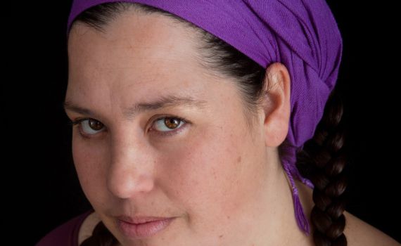 מה את אומרת: מציגים את הפגיעה על הבמה