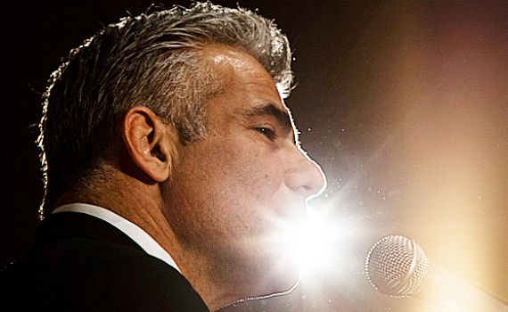 "יאיר לפיד מונע מאיתנו הקמת בית כנסת חדש"